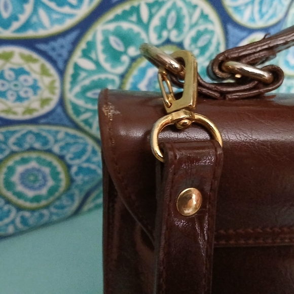 Chic Brown Crossbody Bag with Gold Crocodile detail. - Picture 16 of 16